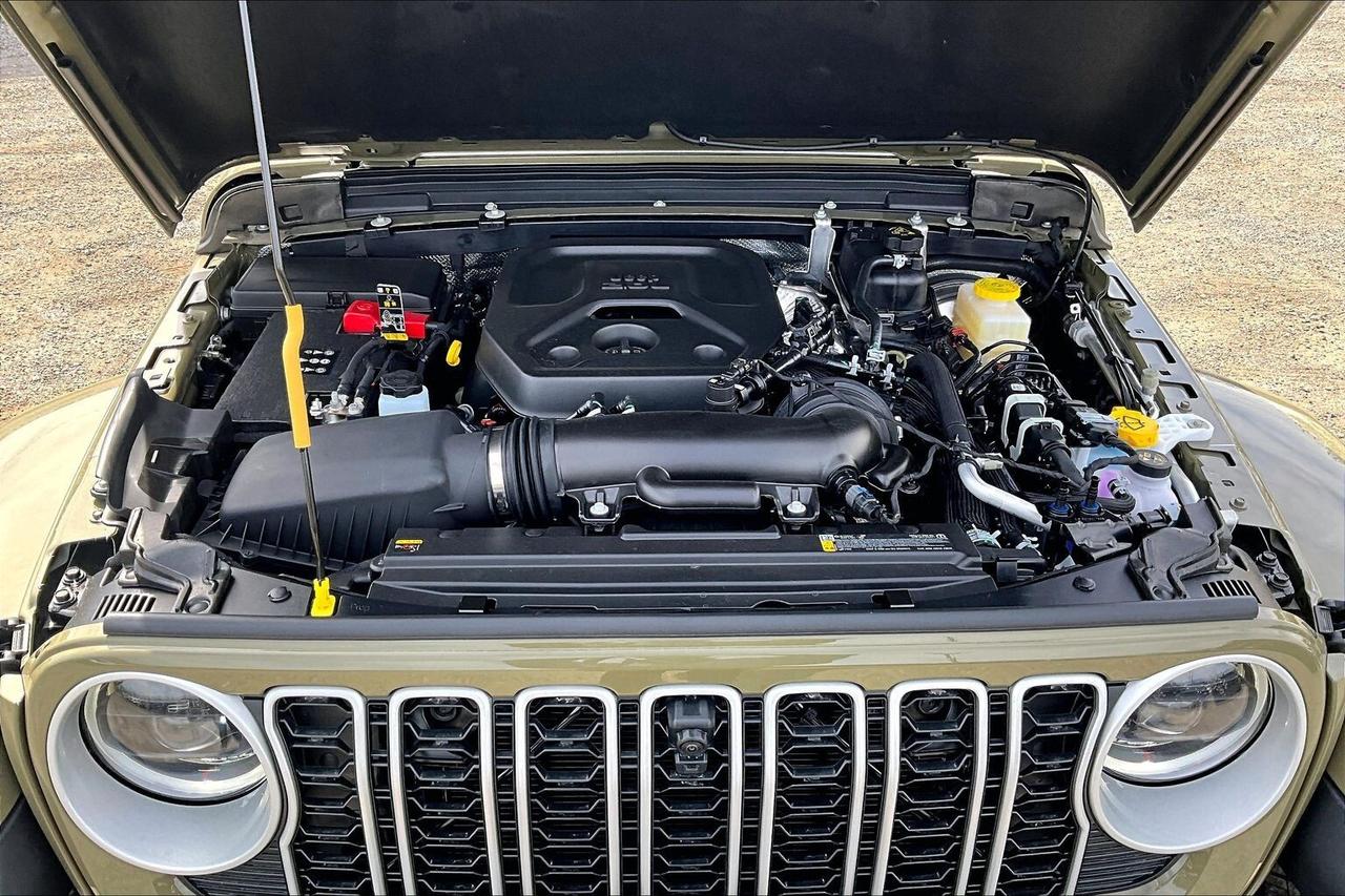 2026 Jeep Wrangler SAHARA | Leather | 18" Alloys | Hardtop | 41 PAINT Photo