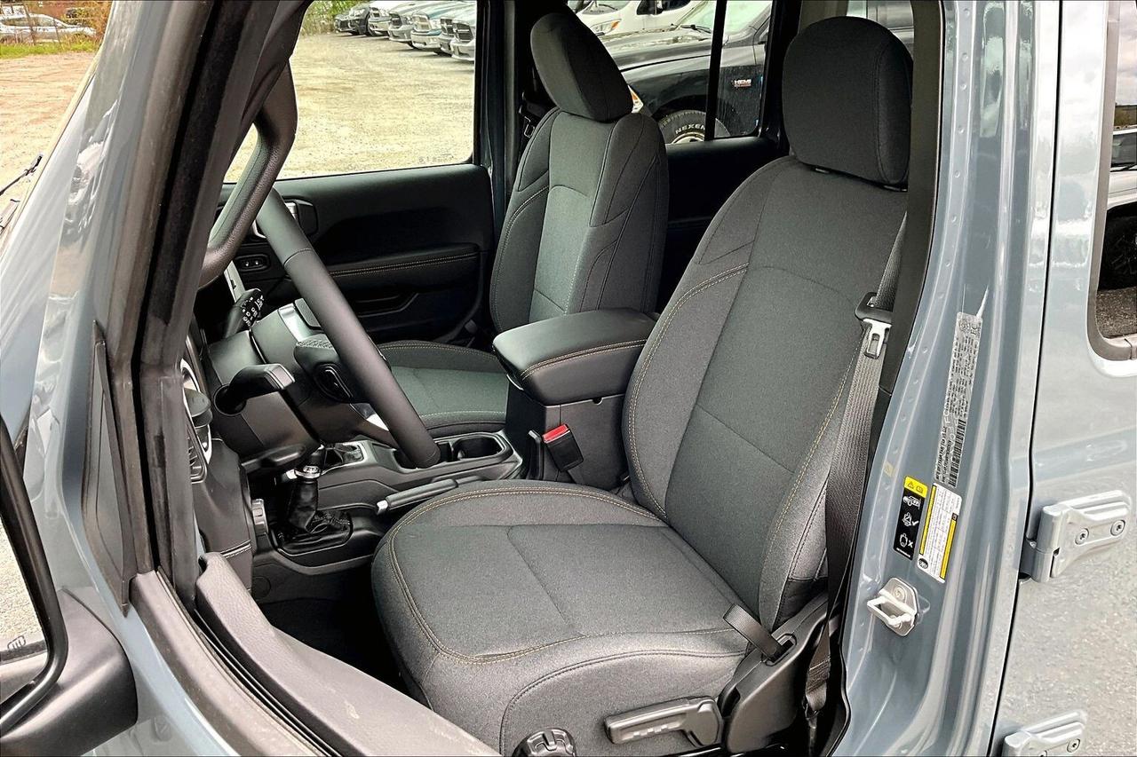 2026 Jeep Wrangler SAHARA | Hardtop | 12.3" TOUCHSCREEN | Steps Photo