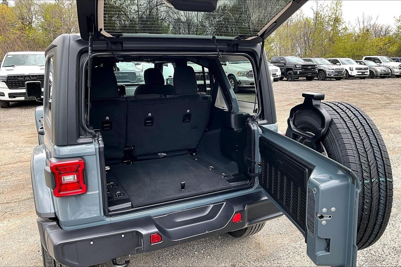 2026 Jeep Wrangler SAHARA | Hardtop | 12.3" TOUCHSCREEN | Steps Photo