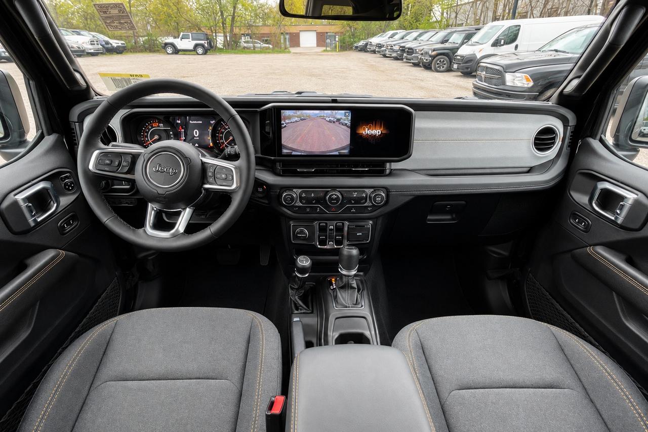 2026 Jeep Wrangler SAHARA | Hardtop | 12.3" TOUCHSCREEN | Steps Photo