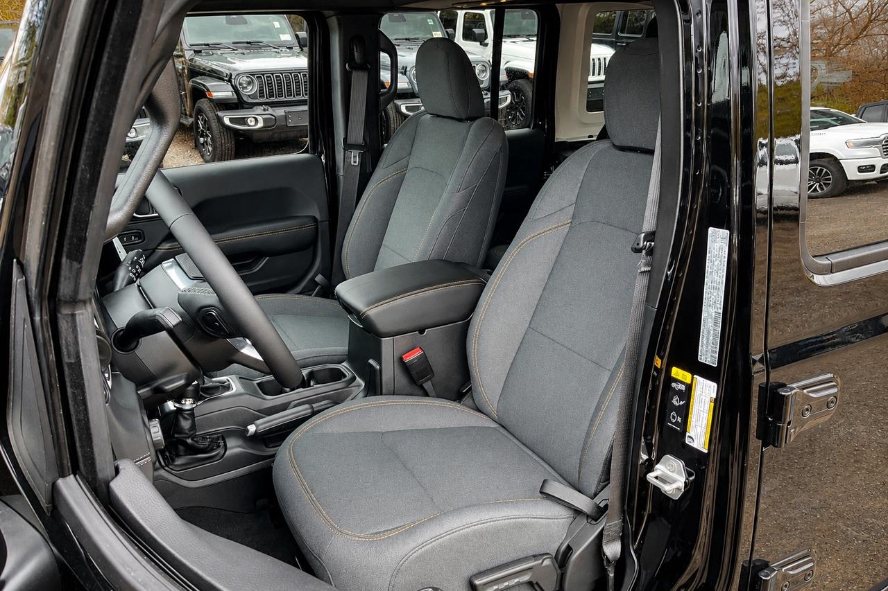 2026 Jeep Wrangler SAHARA | Hardtop | 12.3" TOUCHSCREEN | Steps Photo