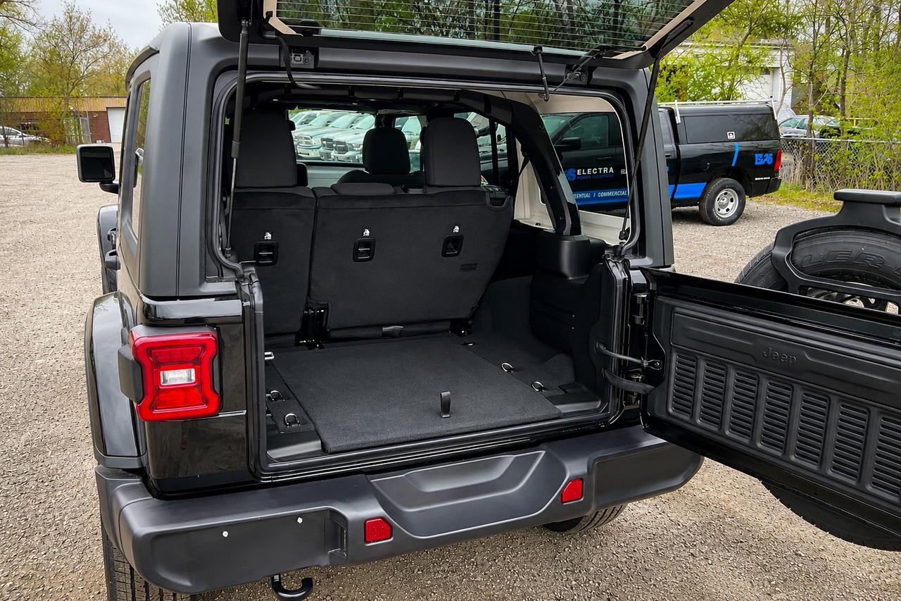 2026 Jeep Wrangler SAHARA | Hardtop | 12.3" TOUCHSCREEN | Steps Photo