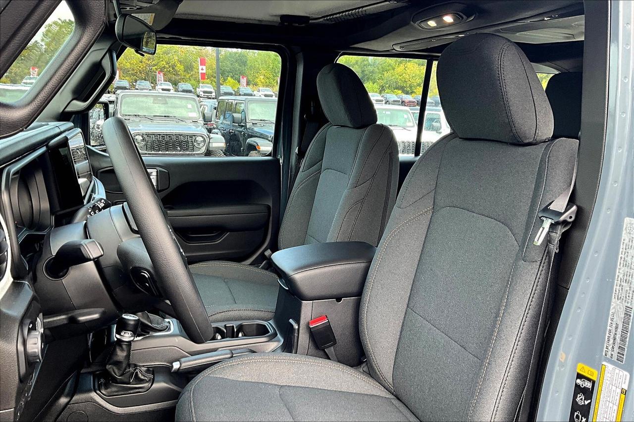 2026 Jeep Wrangler SPORT 4DR | Hardtop | 12" Touchscreen | Carplay Photo