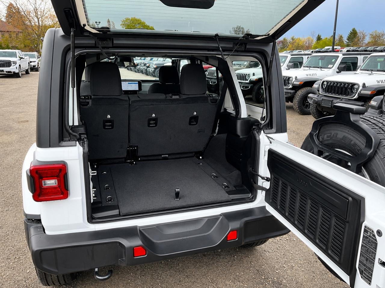 2026 Jeep Wrangler SAHARA | Hardtop | 12.3" TOUCHSCREEN | Steps Photo