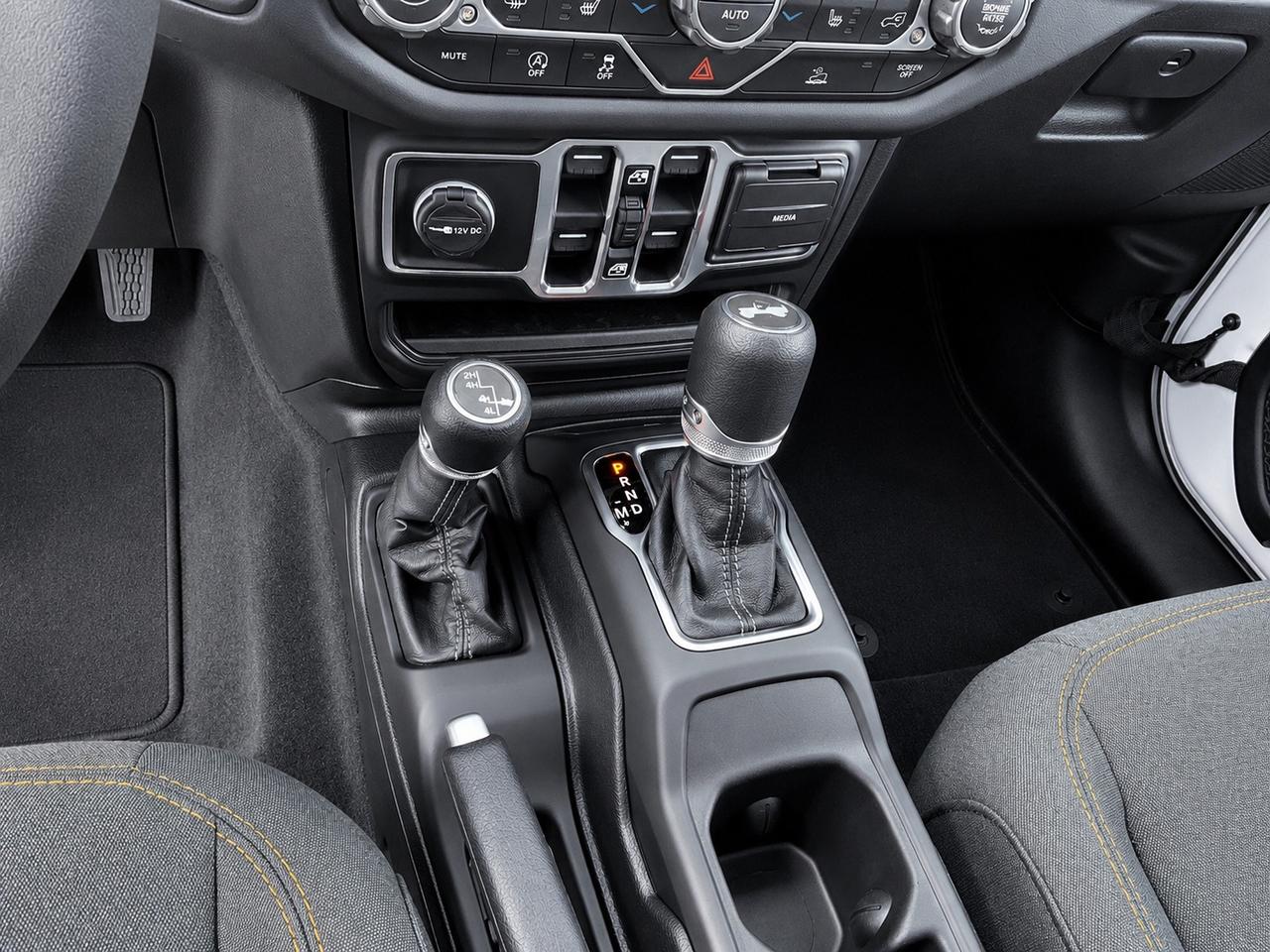 2026 Jeep Wrangler SAHARA | Hardtop | 12.3" TOUCHSCREEN | Steps Photo
