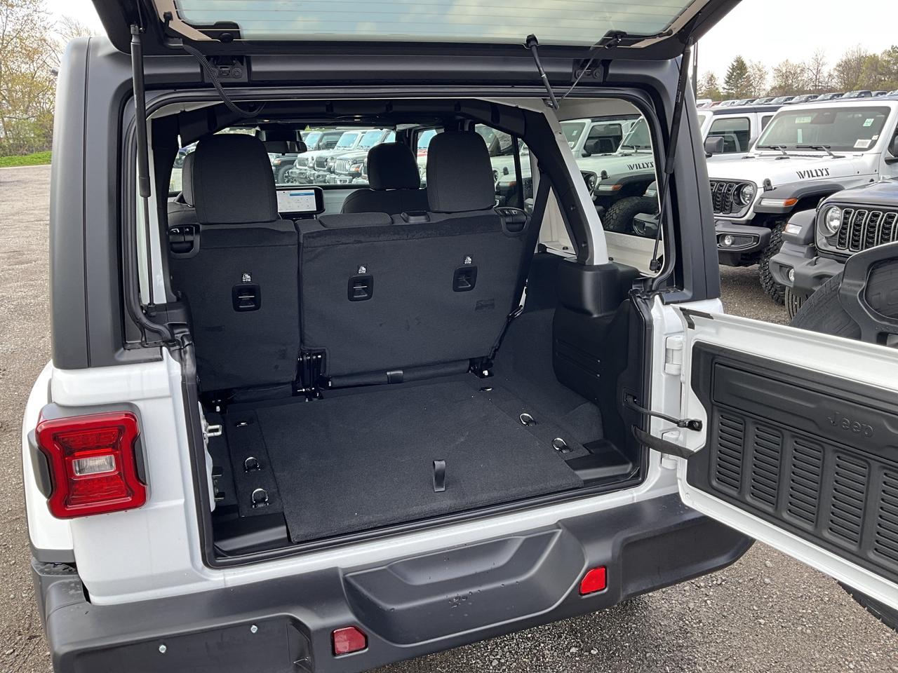 2026 Jeep Wrangler SAHARA | Hardtop | 12.3" TOUCHSCREEN | Steps Photo