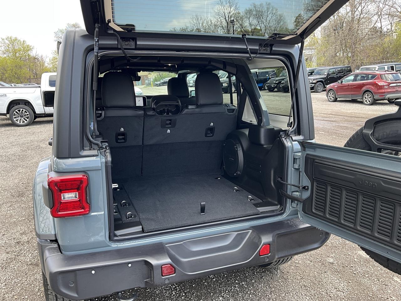 2026 Jeep Wrangler SAHARA | Leather | 18" Alloys | Hardtop | ANVIL Photo