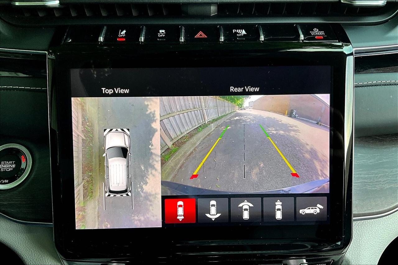 2023 Jeep Grand Cherokee Overland | 5.7L HEMI V8 | FULLY LOADED | DEMO SAVE Photo