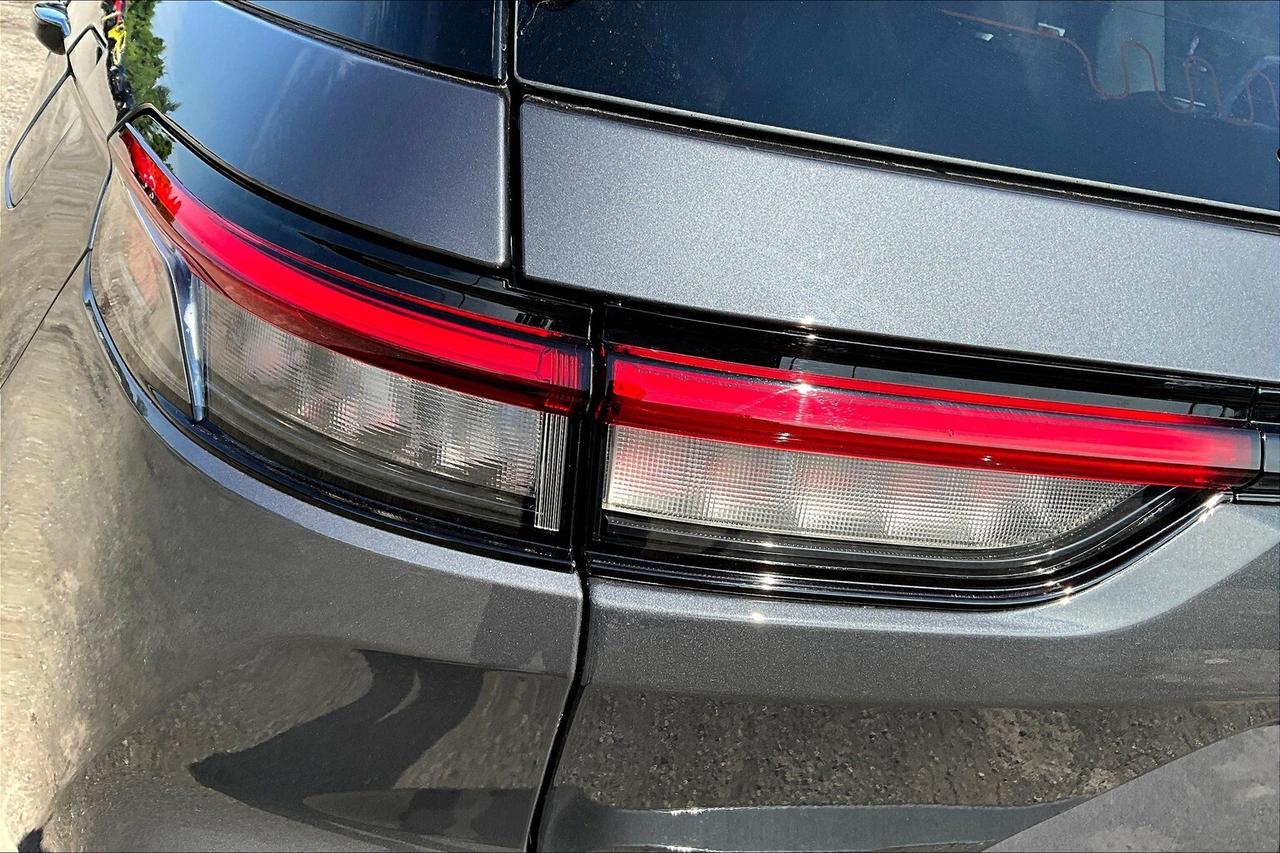 2023 Jeep Grand Cherokee Overland | 5.7L HEMI V8 | FULLY LOADED | DEMO SAVE Photo