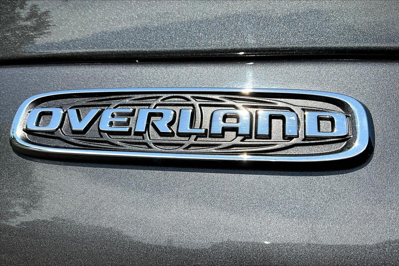2023 Jeep Grand Cherokee Overland | 5.7L HEMI V8 | FULLY LOADED | DEMO SAVE Photo