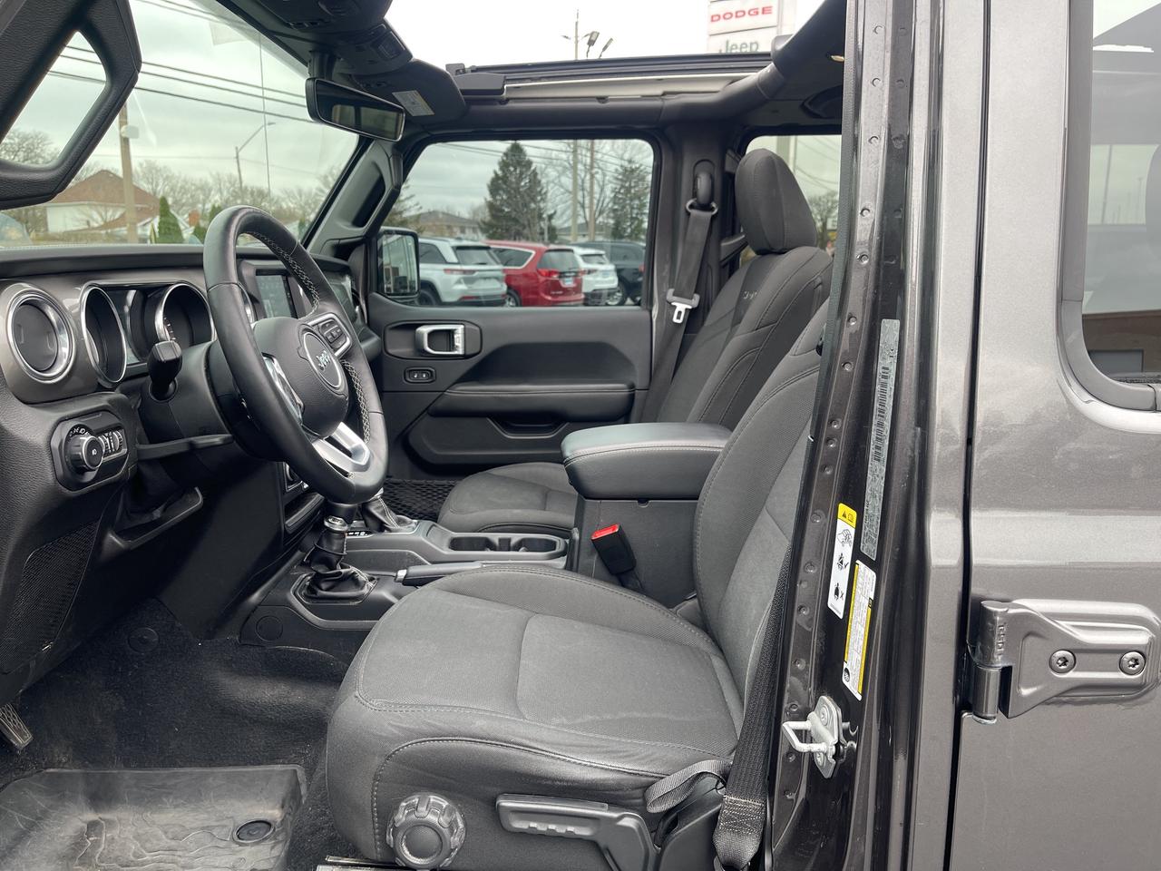 2019 Jeep Wrangler Unlimited SKY TOP / NAV / HEATED SEATS Photo