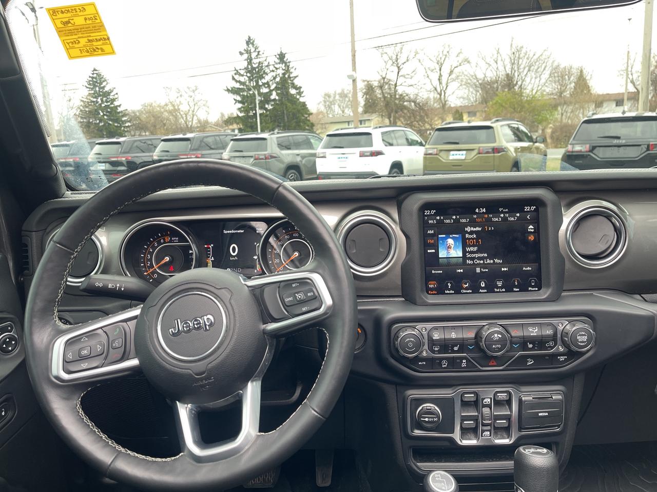 2019 Jeep Wrangler Unlimited SKY TOP / NAV / HEATED SEATS Photo