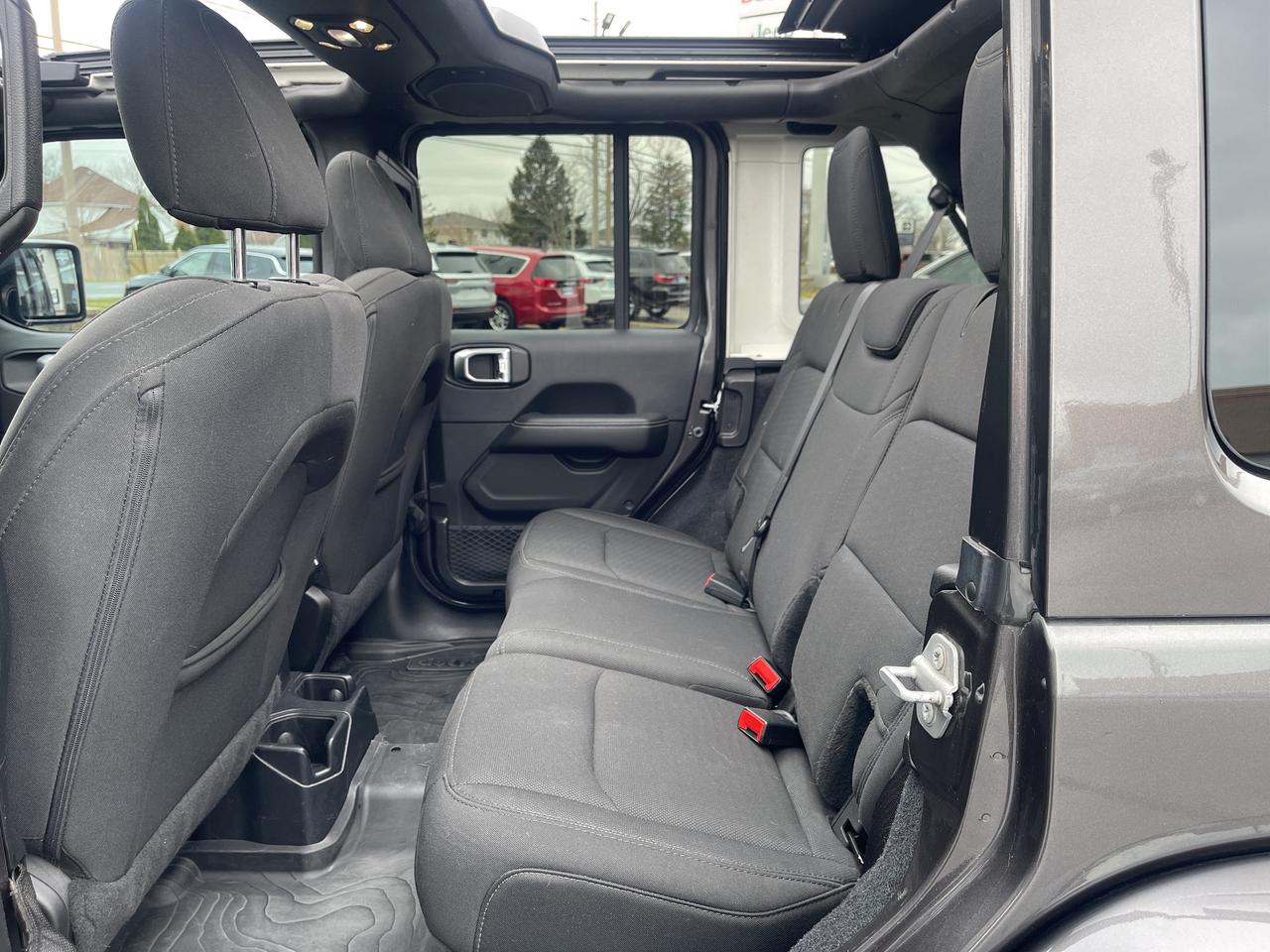 2019 Jeep Wrangler Unlimited SKY TOP / NAV / HEATED SEATS Photo