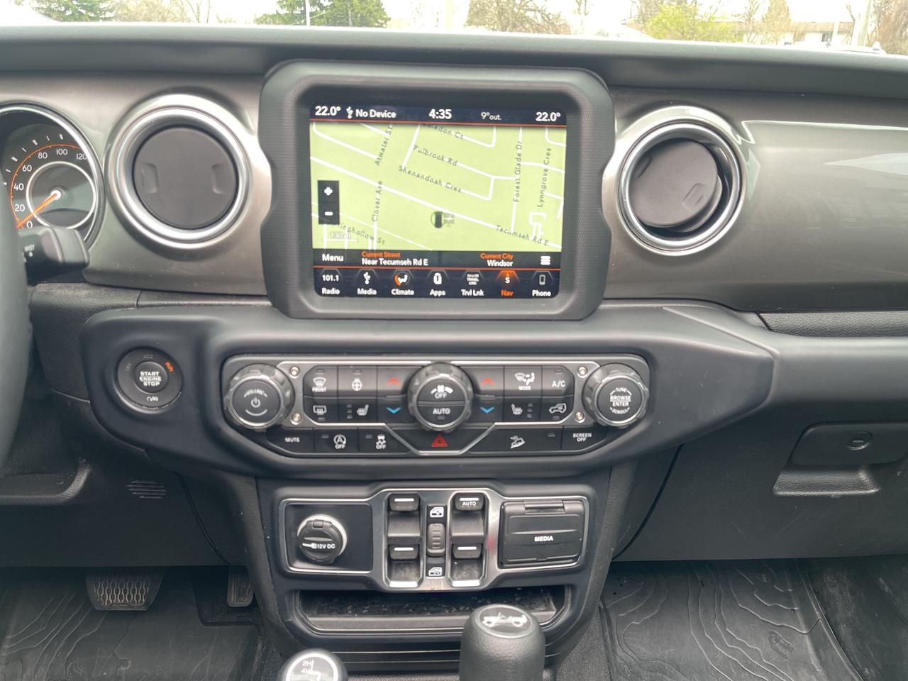 2019 Jeep Wrangler Unlimited SKY TOP / NAV / HEATED SEATS Photo