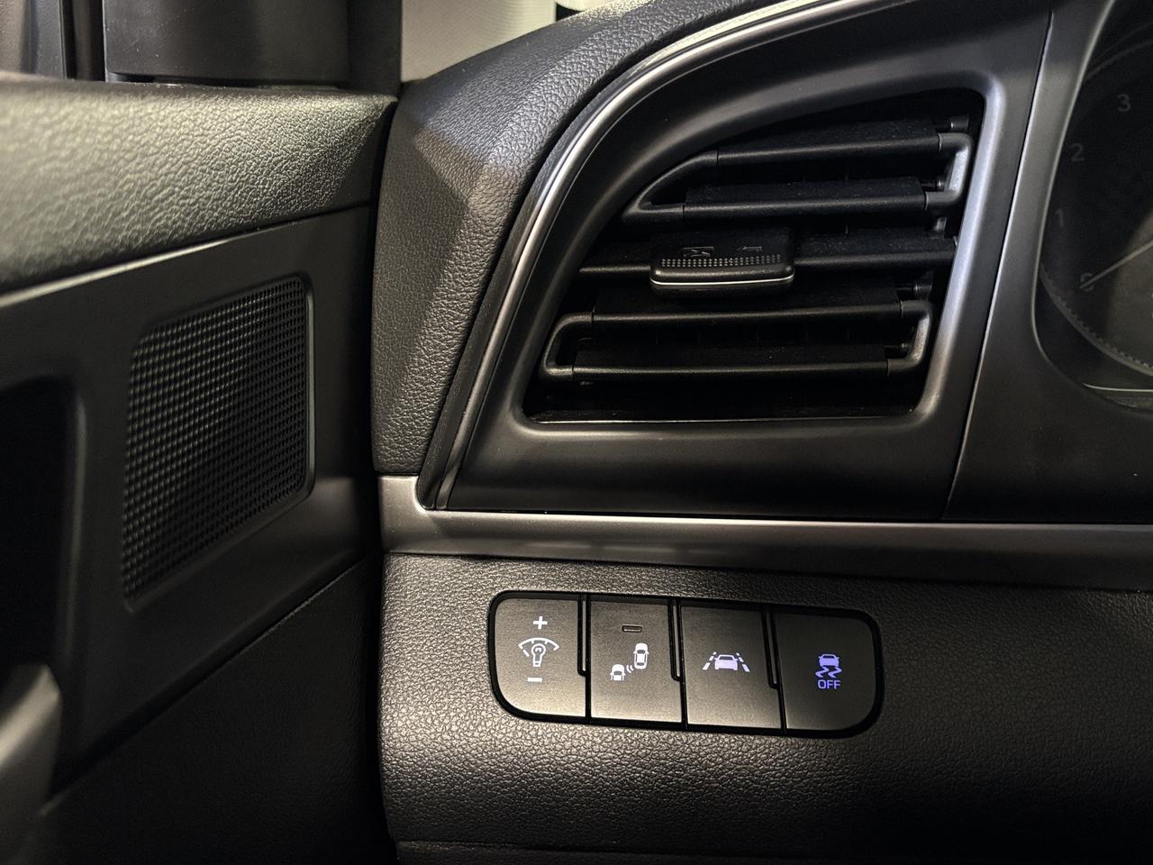 2020 Hyundai Elantra Preferred IVT|SUNPKG|SAFETYPKG|BACKCAM|HEATEDSEATS Photo