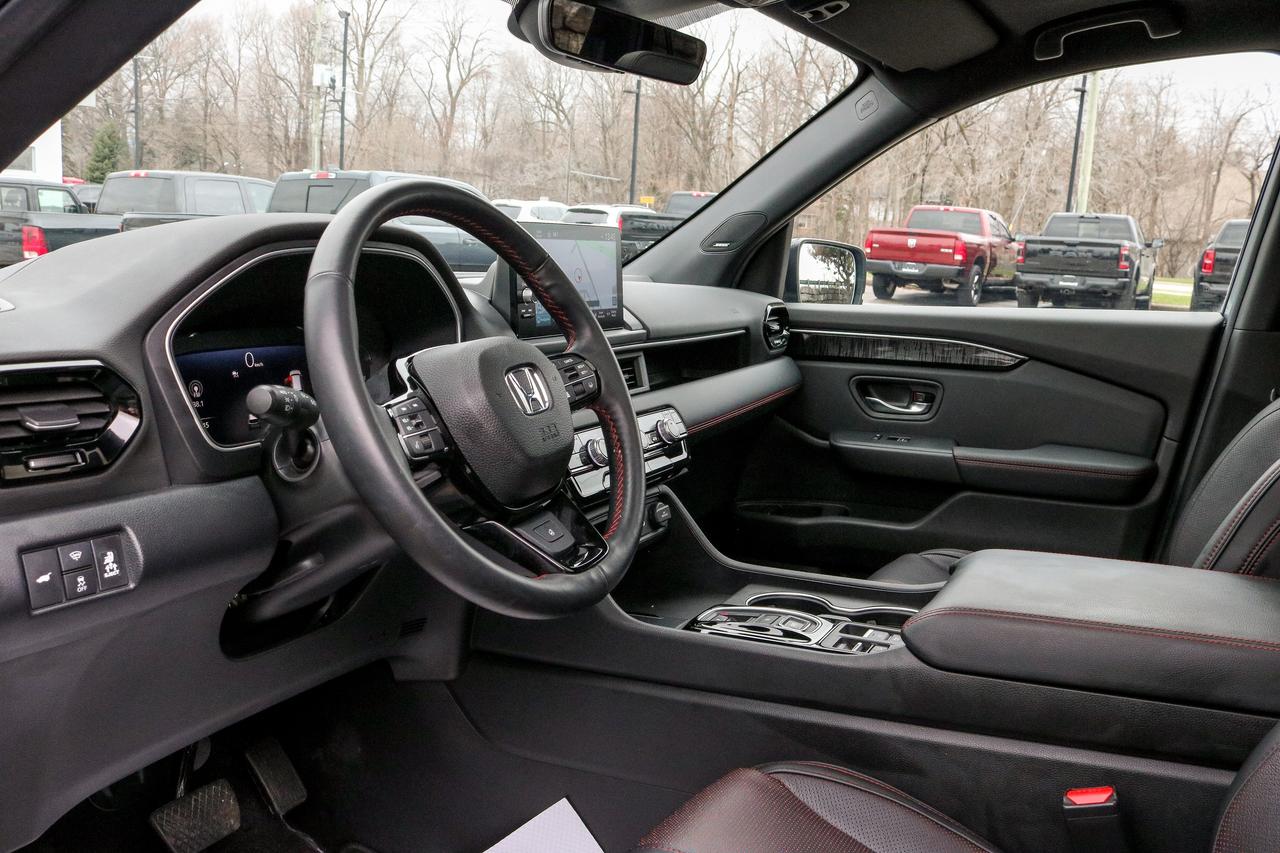 2025 Honda Pilot Black Edition AWD | BOSE AUDIO | REMOTE START | Photo