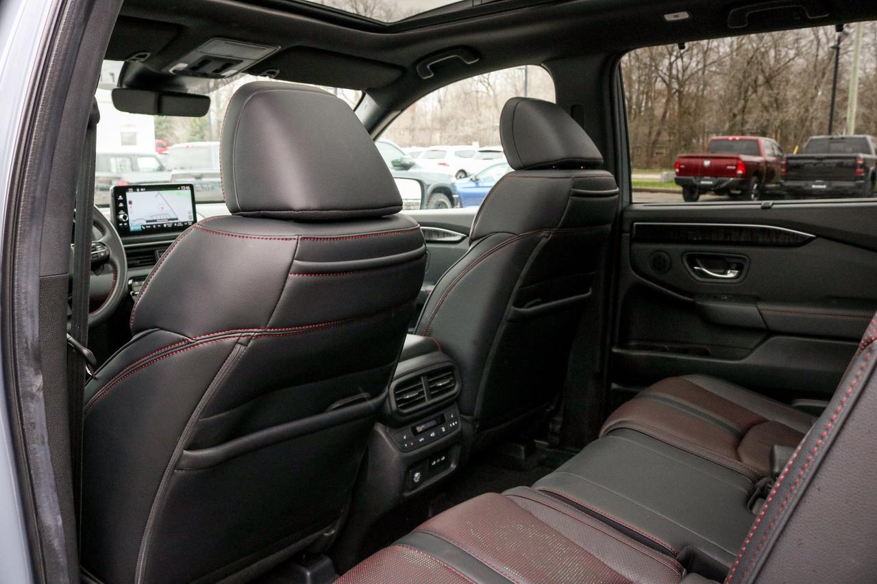 2025 Honda Pilot Black Edition AWD | BOSE AUDIO | REMOTE START | Photo