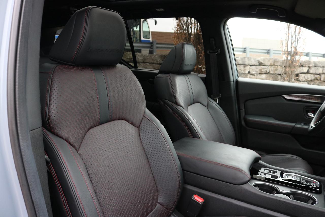 2025 Honda Pilot Black Edition AWD | BOSE AUDIO | REMOTE START | Photo