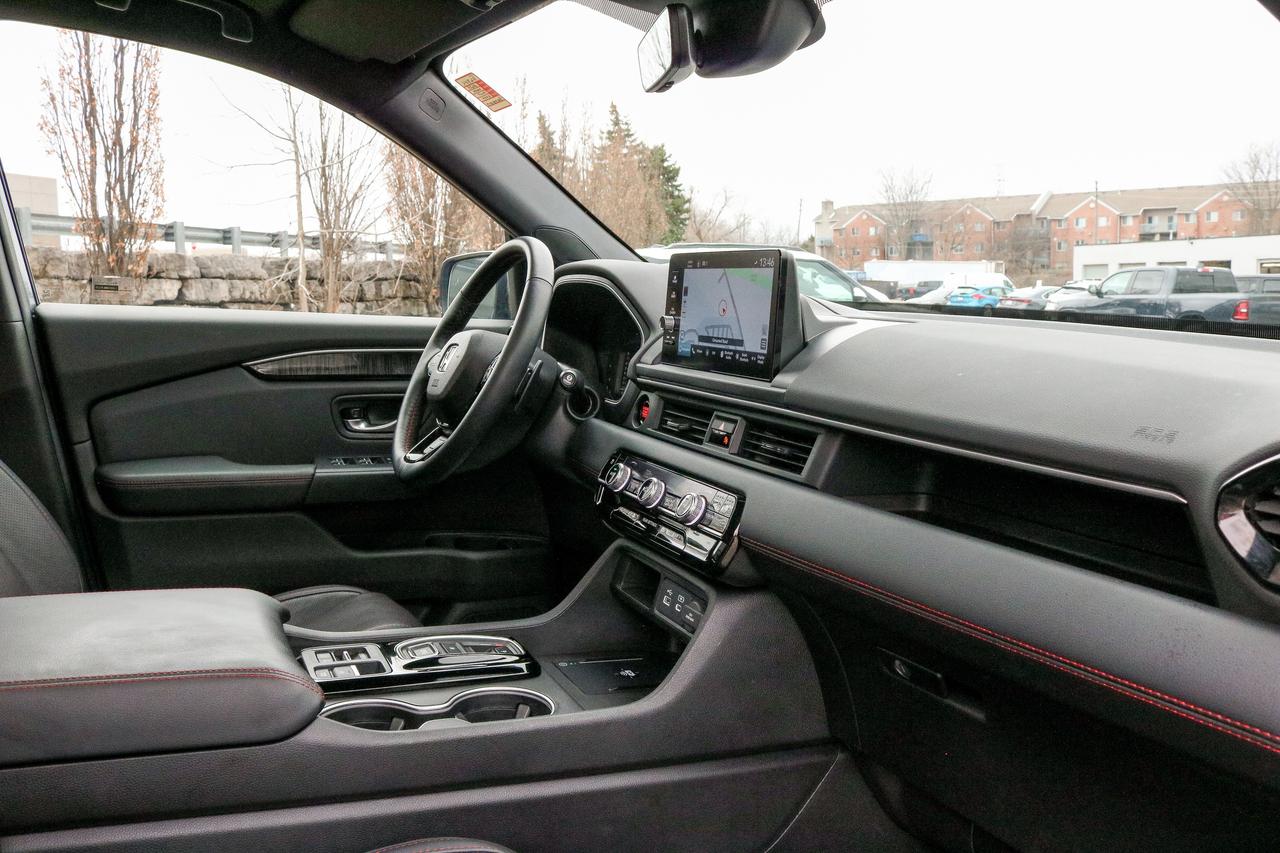 2025 Honda Pilot Black Edition AWD | BOSE AUDIO | REMOTE START | Photo
