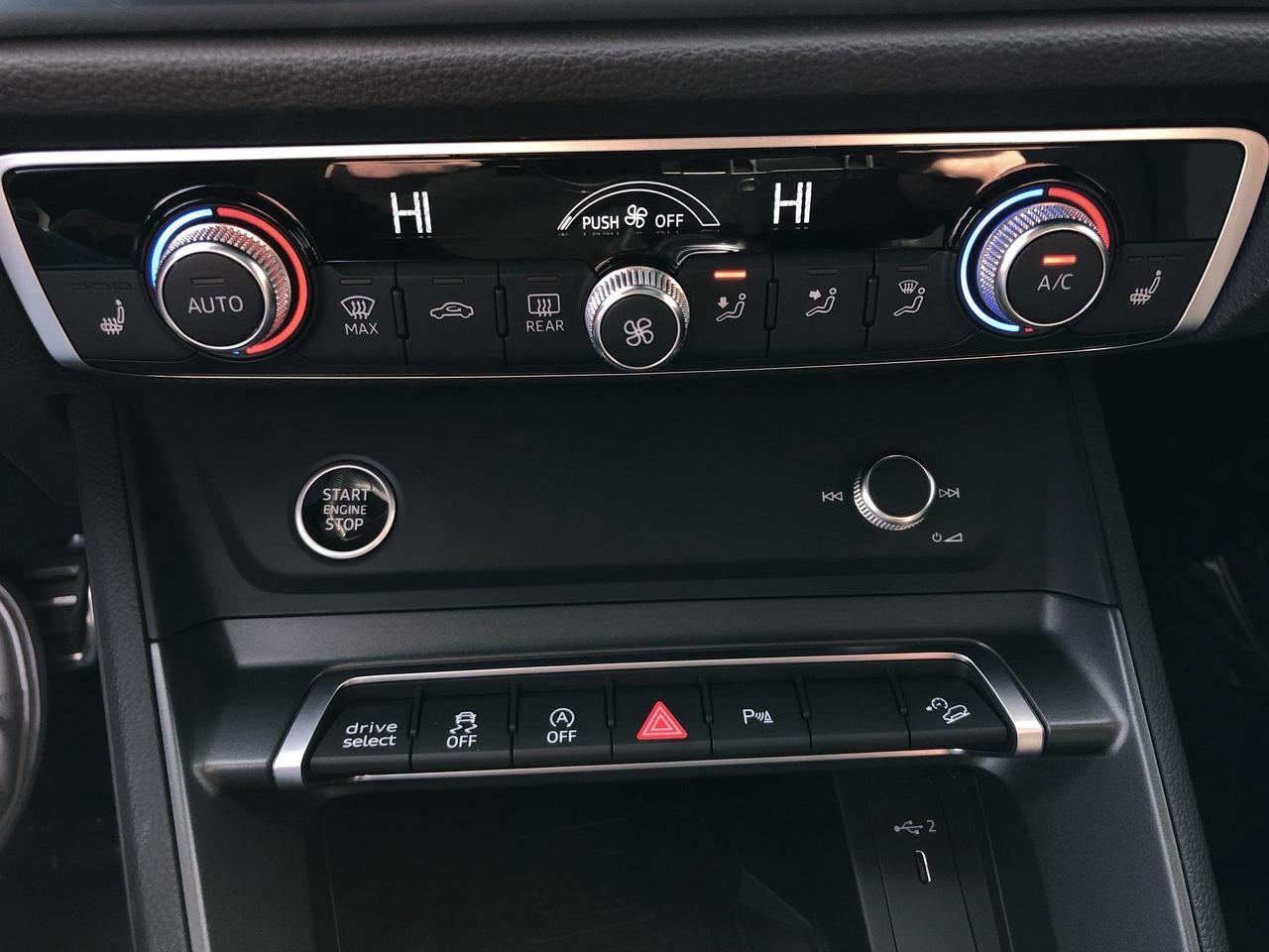 2024 Audi Q3 45 Progressiv LEATHER, PANO.ROOF, QUATTRO, BLIS, B Photo