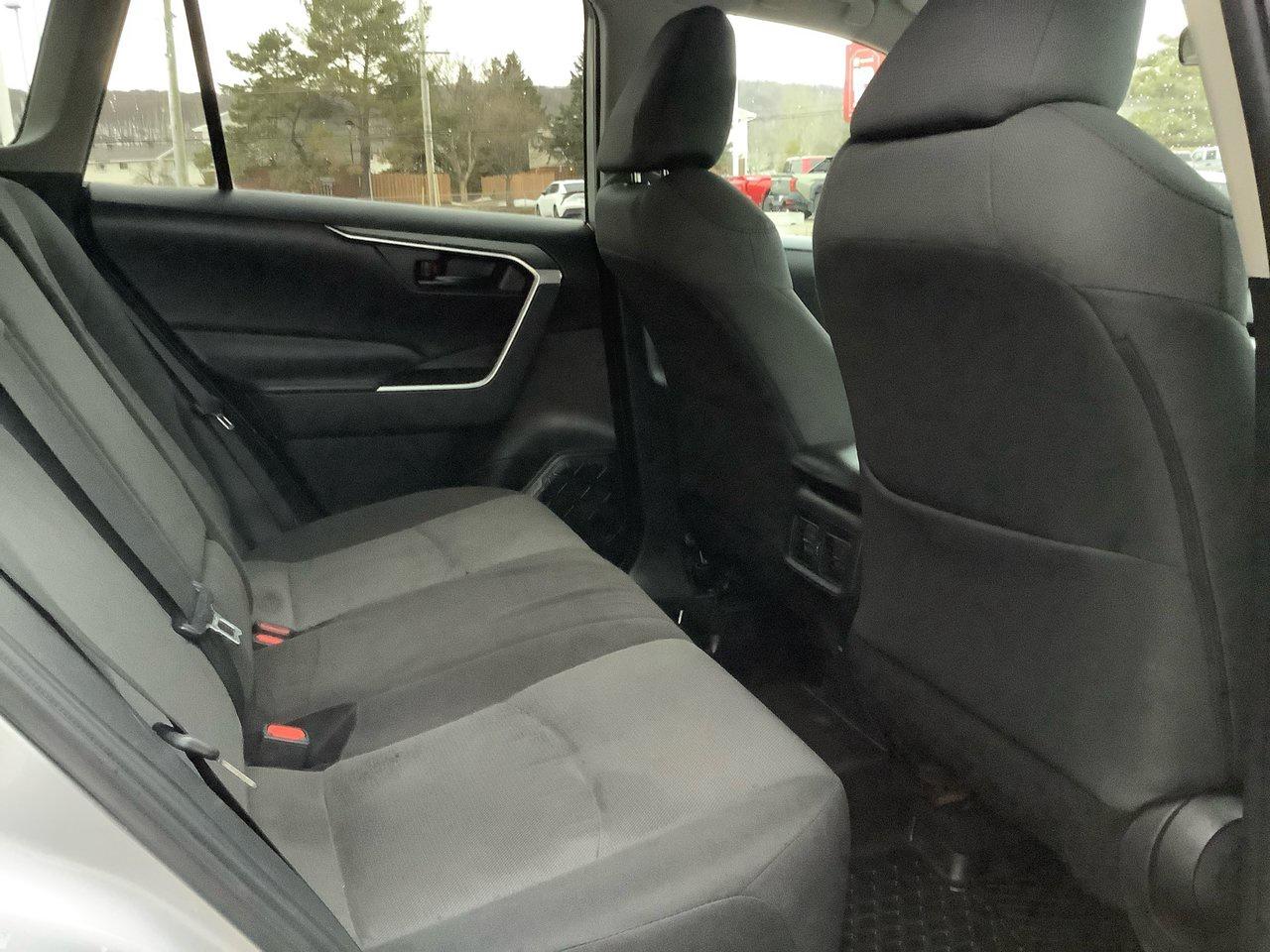 2022 Toyota RAV4 LE Photo