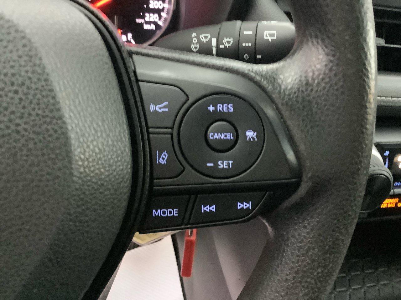 2022 Toyota RAV4 LE Photo