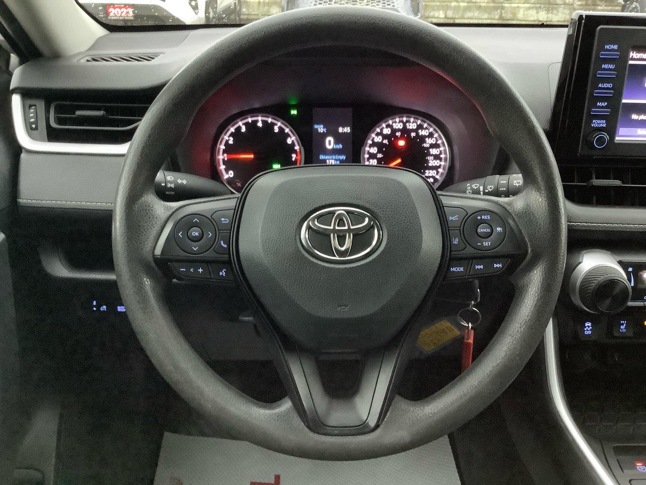 2022 Toyota RAV4 LE Photo