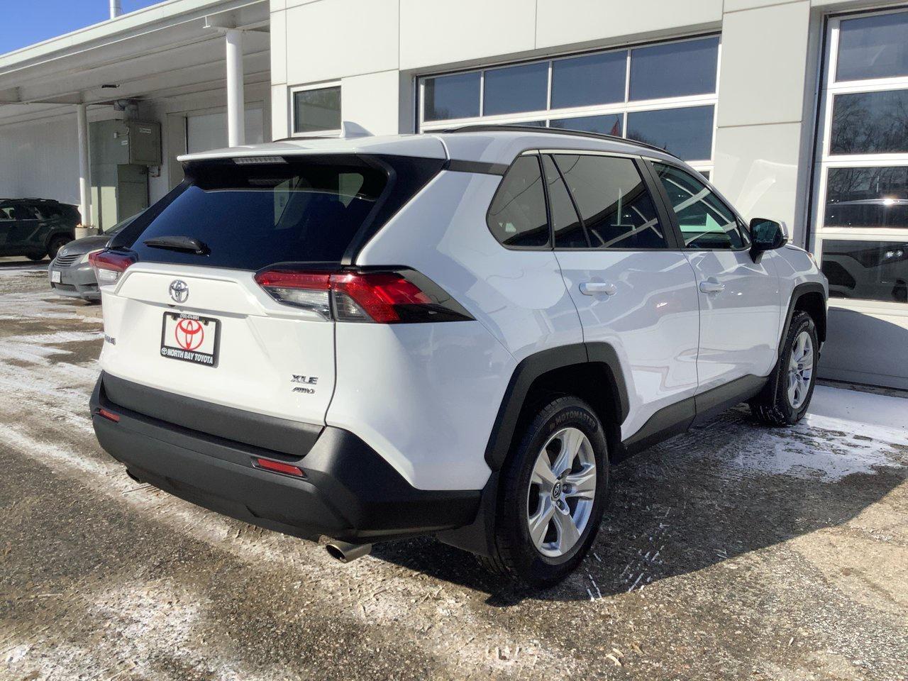 2019 Toyota RAV4 XLE Photo4