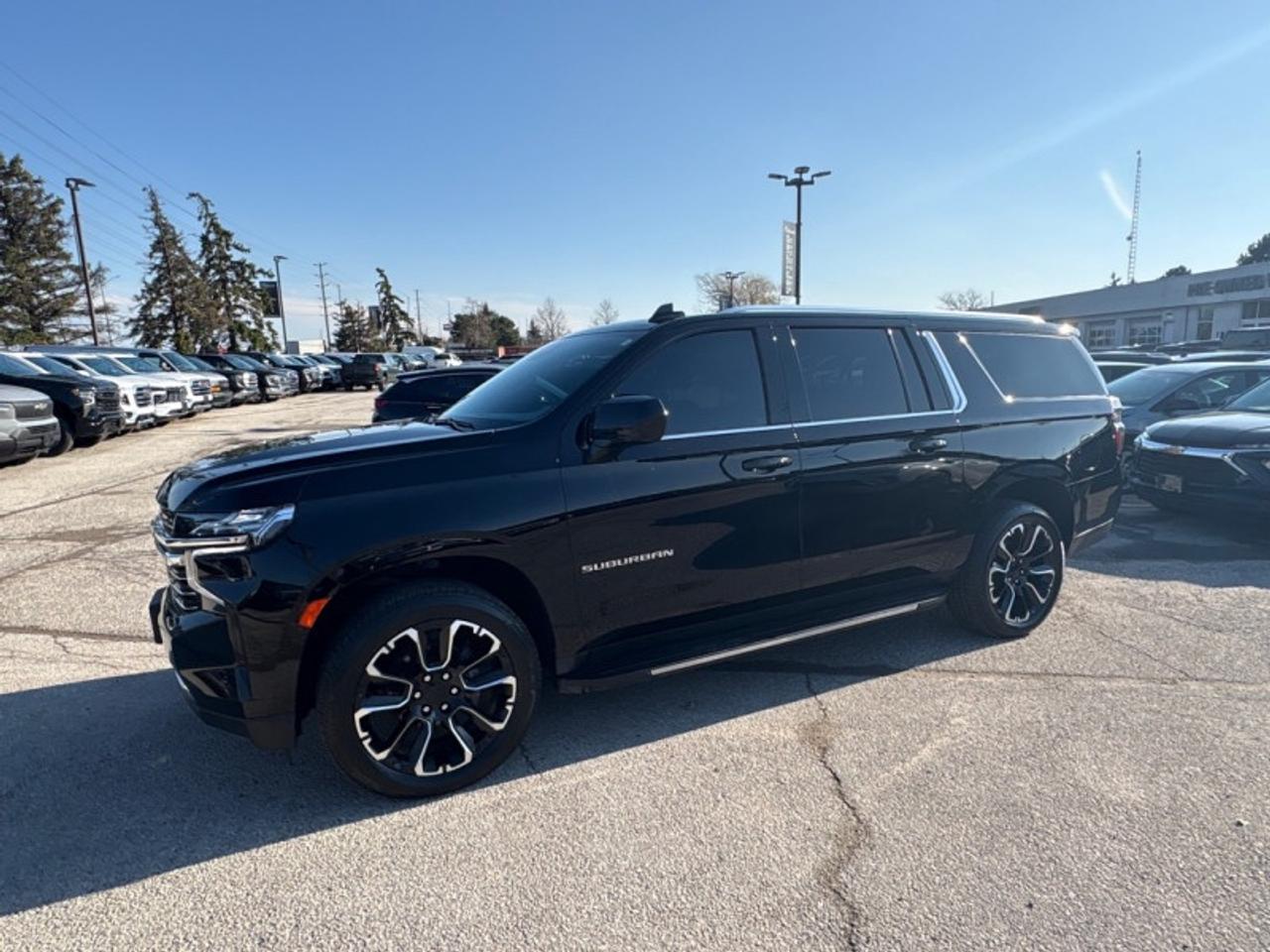 2024 Chevrolet Suburban LT  LEATHER|22-INCH WHEELS Photo