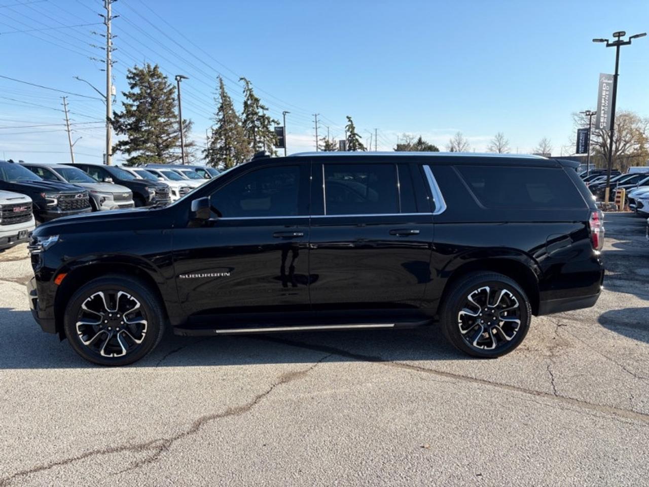 2024 Chevrolet Suburban LT  LEATHER|22-INCH WHEELS Photo