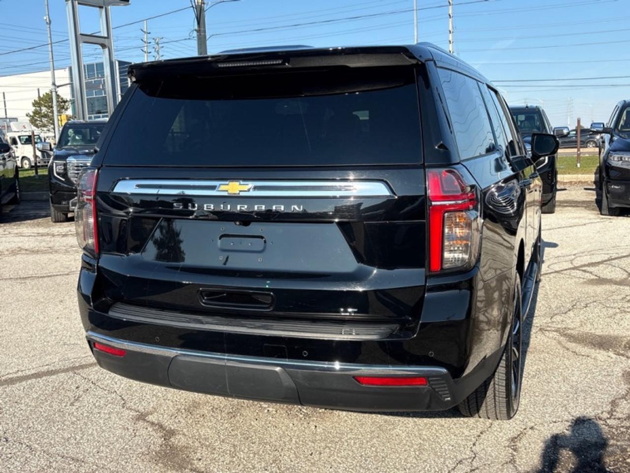 2024 Chevrolet Suburban LT  LEATHER|22-INCH WHEELS Photo