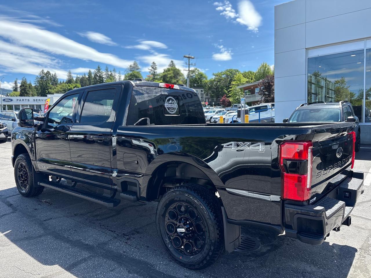 2026 Ford F-350 Super Duty SRW Lariat Photo2