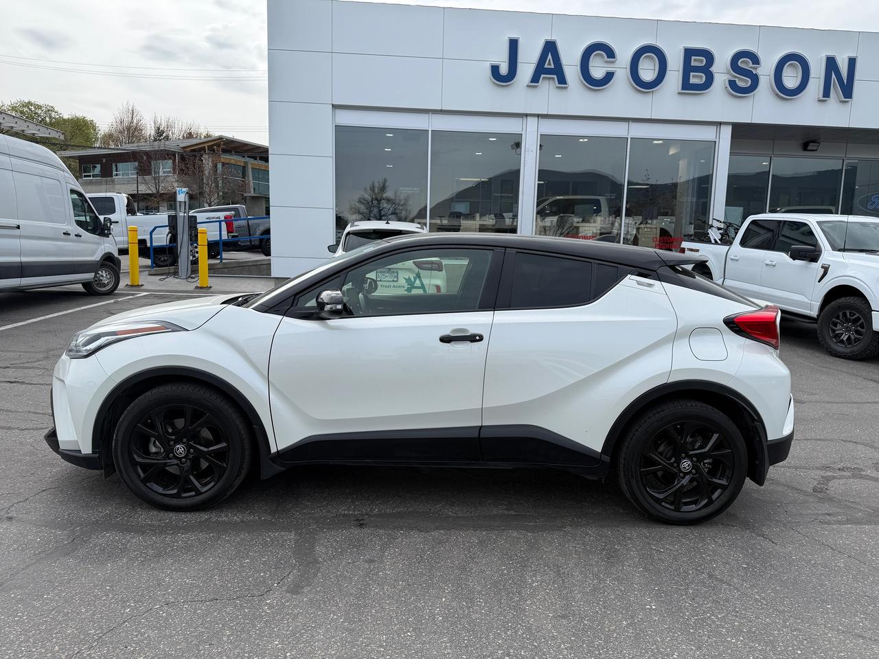 2021 Toyota C-HR XLE Premium Photo1