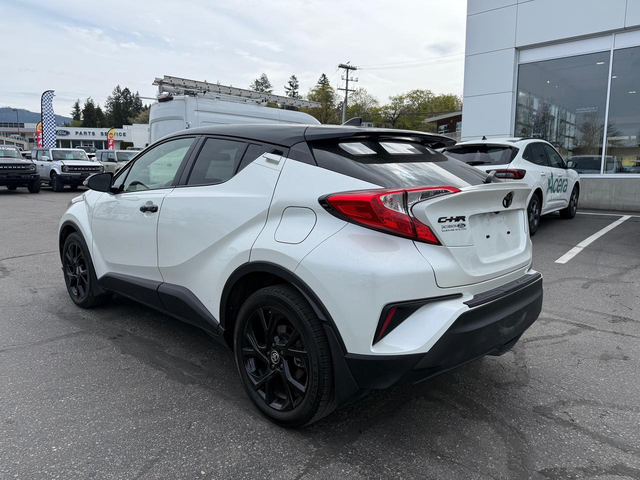 2021 Toyota C-HR XLE Premium Photo2
