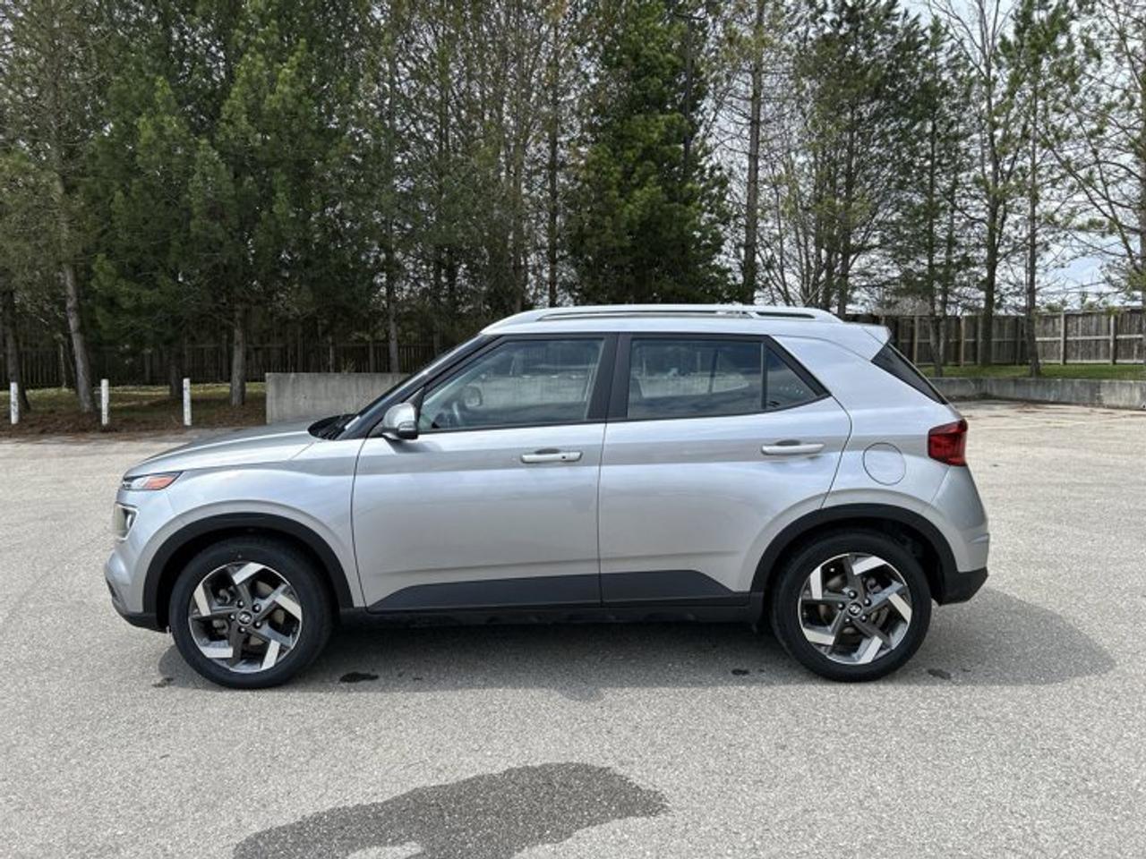 2024 Hyundai Venue Ultimate w/Black Interior | Heated Steering Photo