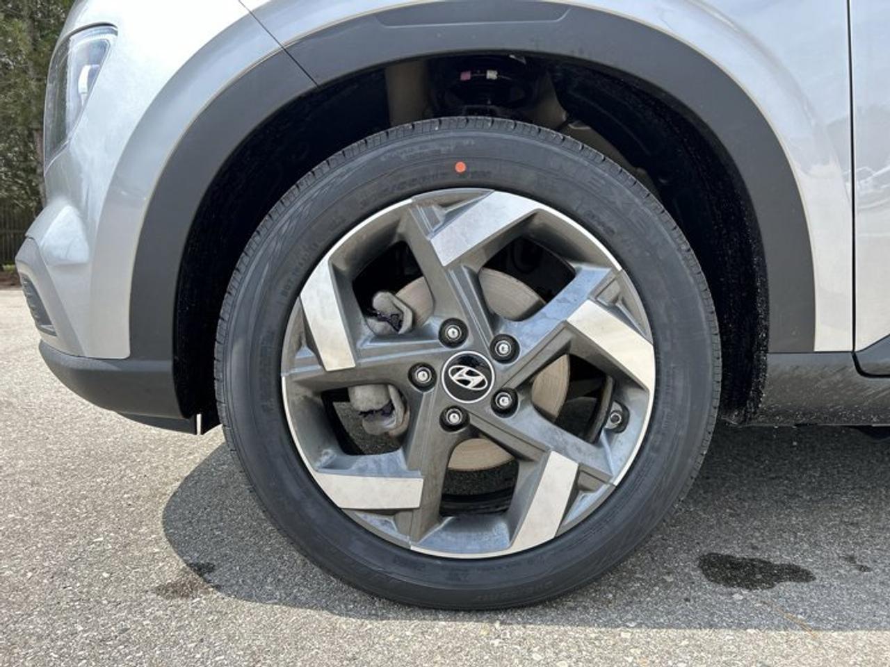 2024 Hyundai Venue Ultimate w/Black Interior | Heated Steering Photo