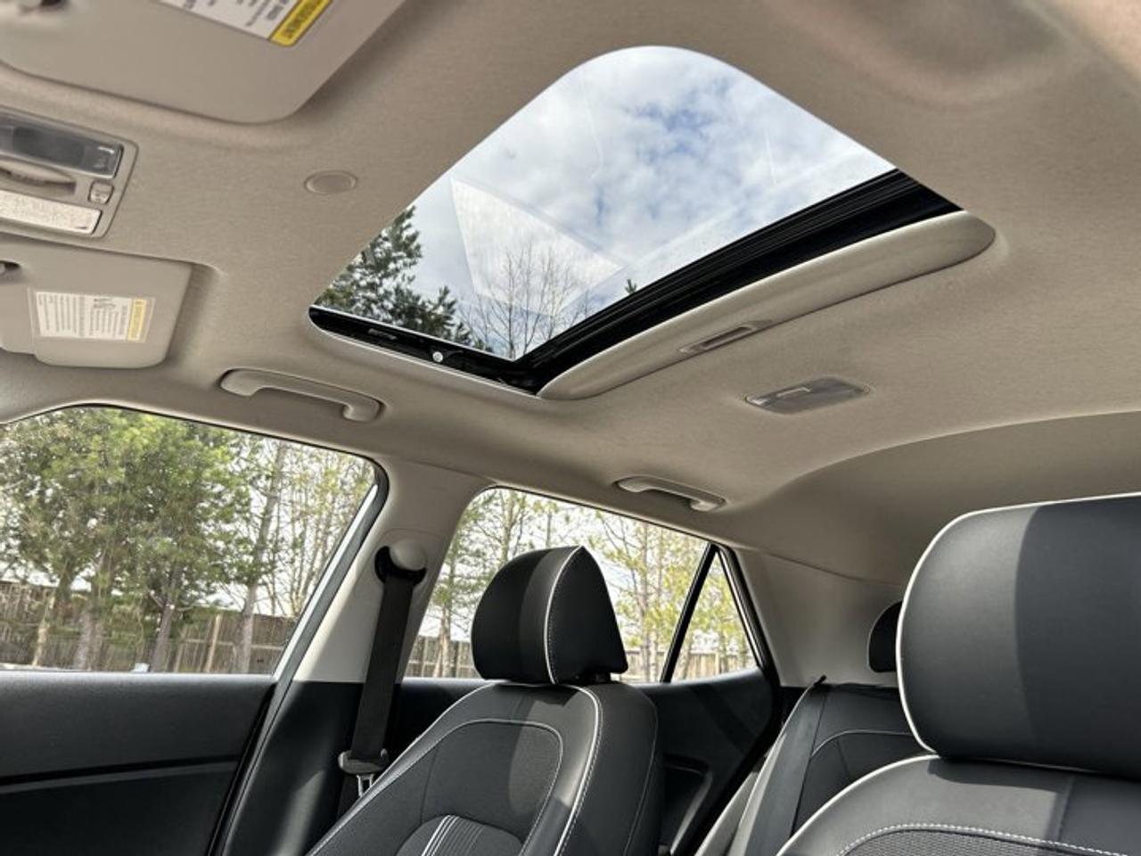 2024 Hyundai Venue Ultimate w/Black Interior | Heated Steering Photo