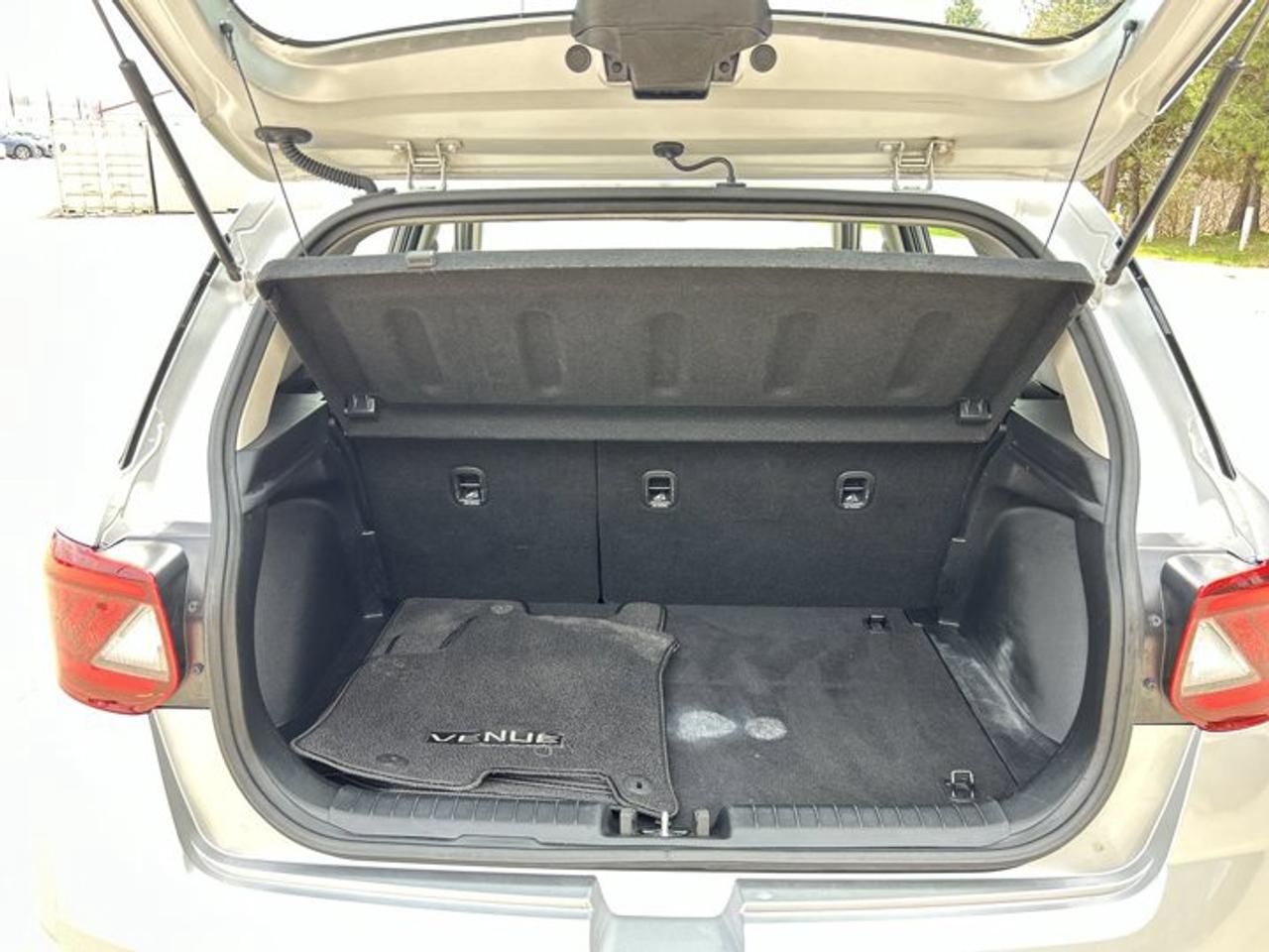 2024 Hyundai Venue Ultimate w/Black Interior | Heated Steering Photo