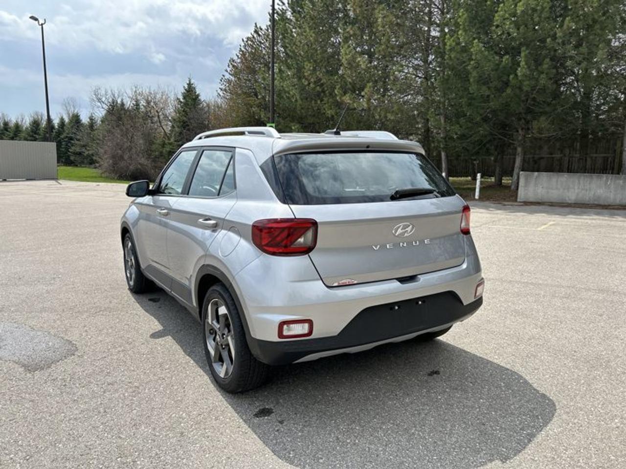 2024 Hyundai Venue Ultimate w/Black Interior | Heated Steering Photo