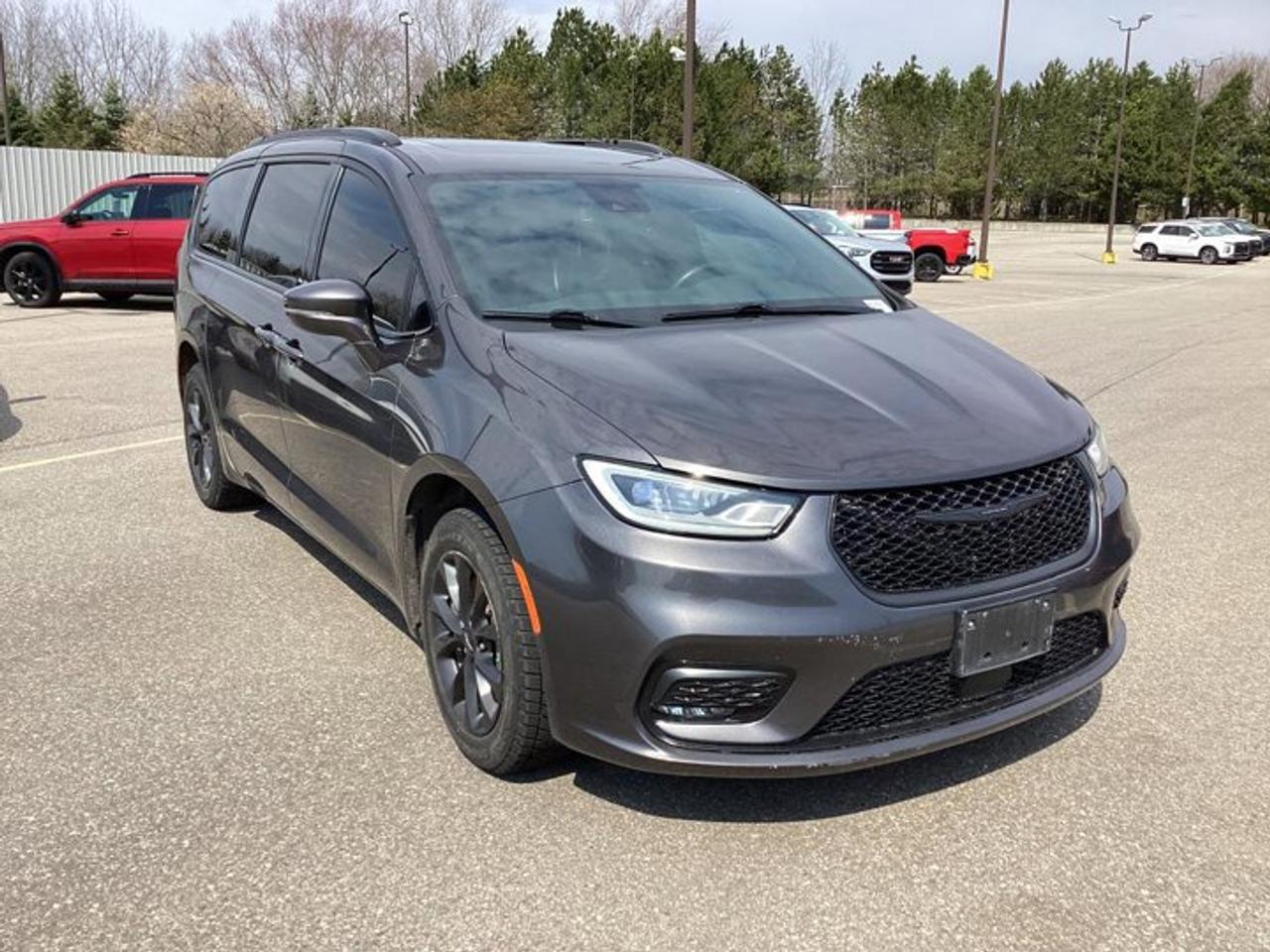 2022 Chrysler Pacifica Touring L AWD | Panoramic Roof | Leather Seats Photo