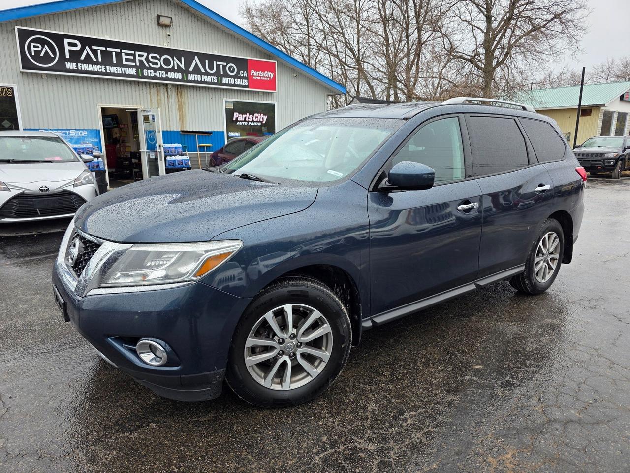 2016 Nissan Pathfinder SV Photo