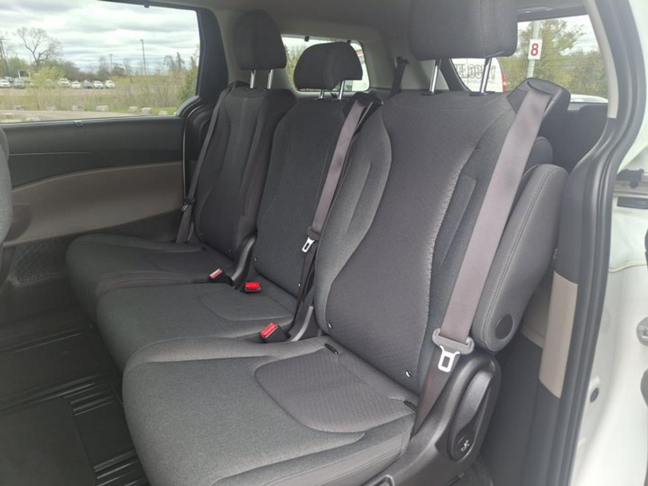 2025 Kia Carnival LX+ | Power Hatch + Sliding Doors | Smart Cruise | Power Seat | Heated Wheel + Seats | and More ! Photo