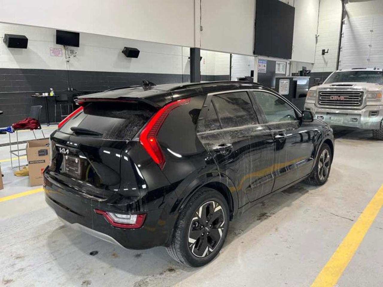 2024 Kia NIRO EV Wave | Leather | Heated + Cooled Seats | Sunroof | Heated Steering | Harman Kardon Audio and More ! Photo