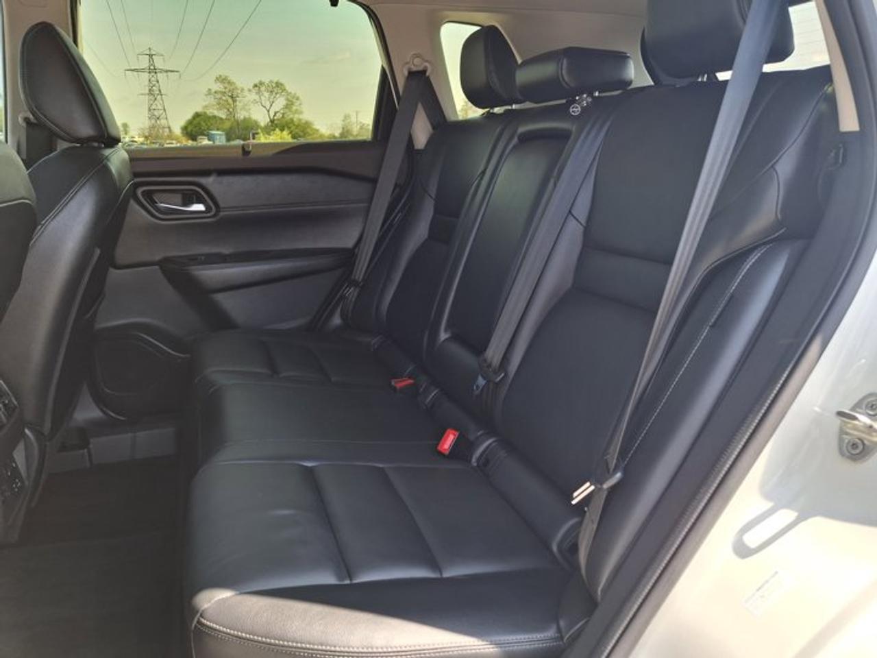 2023 Nissan Rogue SL AWD | Leather | Pano Roof | Nav | Heated Seats + Steering | CarPlay | Remote Start | and More ! Photo