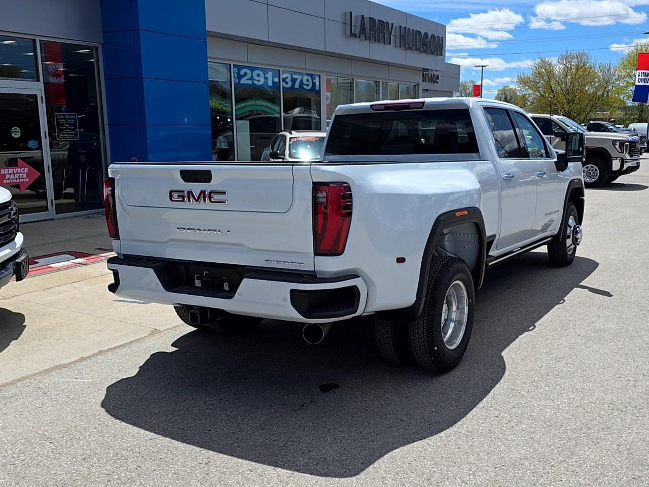2026 GMC Sierra 3500 HD 4WD Crew Cab Long Box Denali Photo