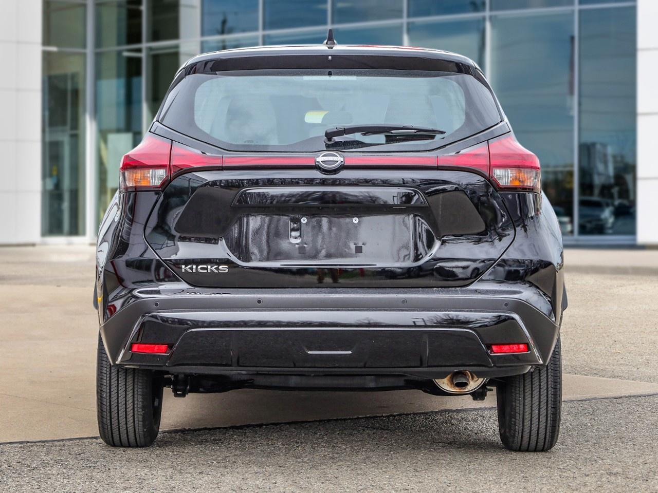 2025 Nissan Kicks Play S Photo4