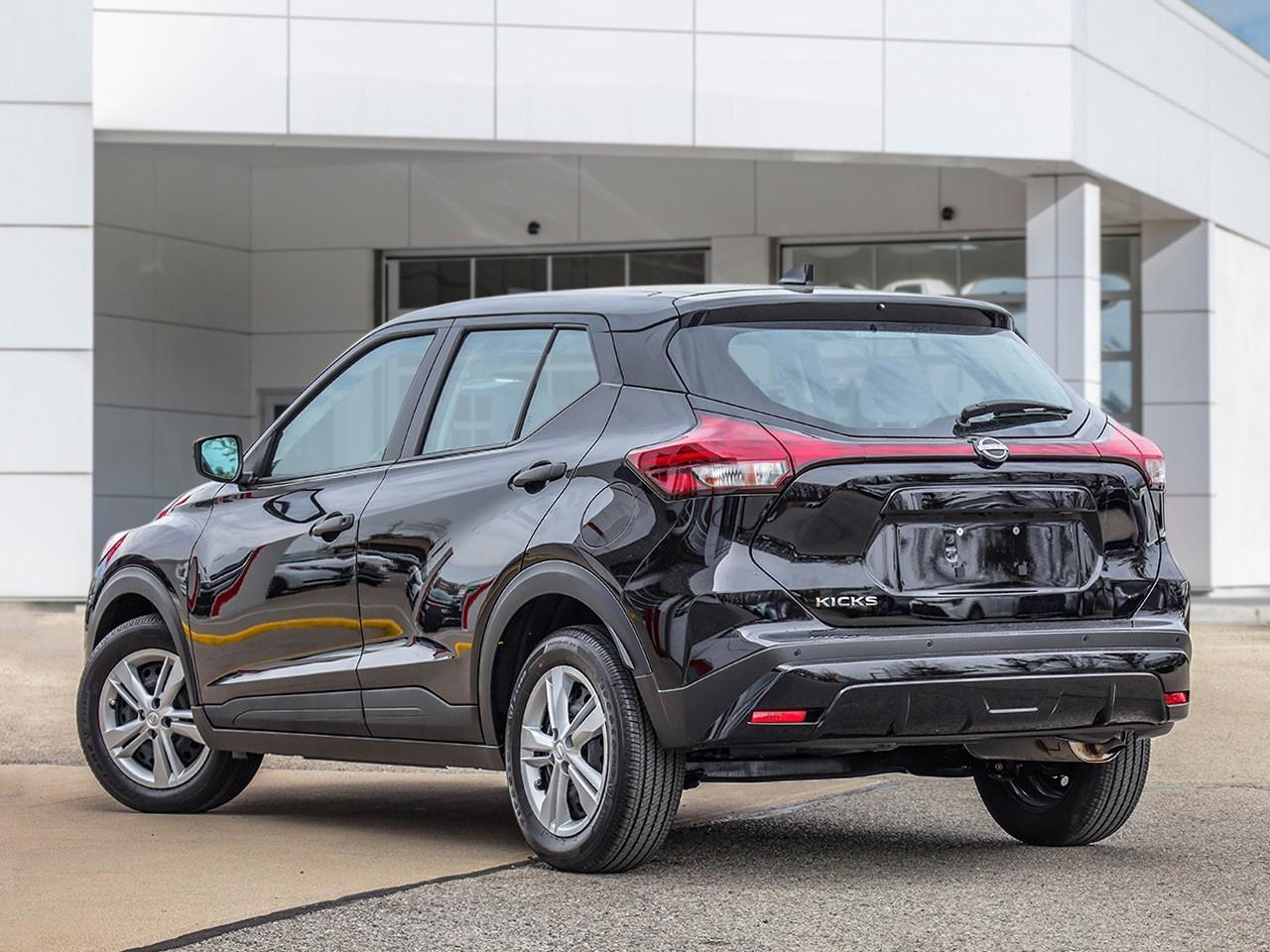 2025 Nissan Kicks Play S Photo