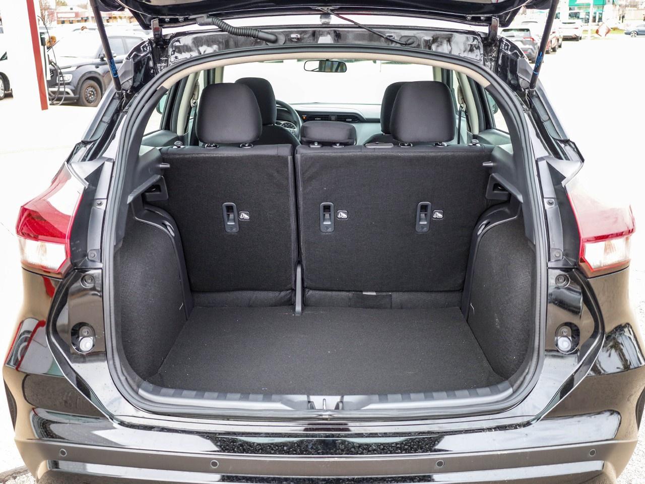 2025 Nissan Kicks Play S Photo