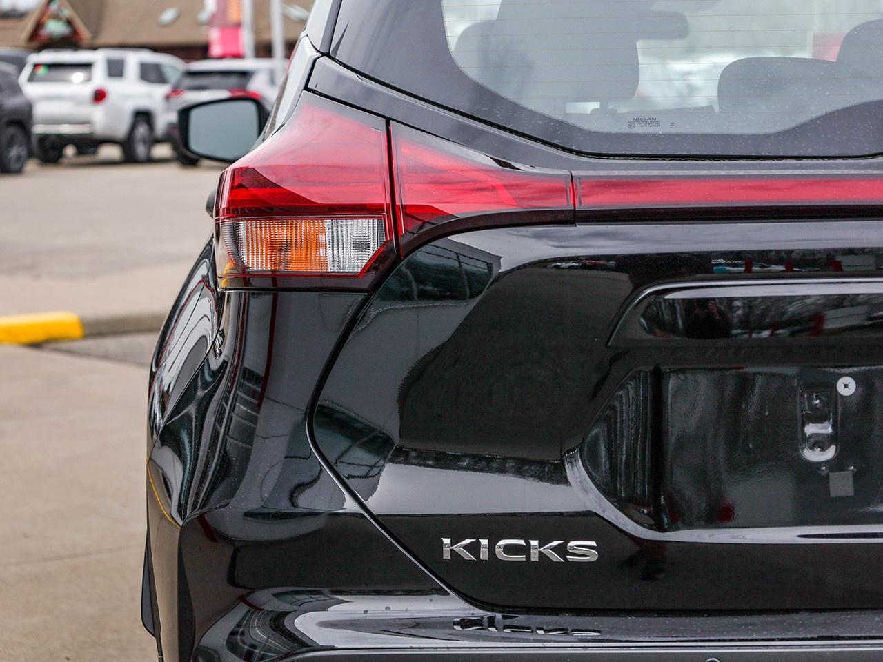2025 Nissan Kicks Play S Photo