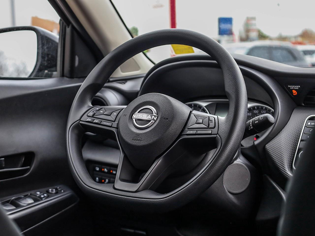 2025 Nissan Kicks Play S Photo